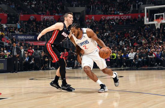 快船主场以128-111战胜热火拿到3连胜 卡椒合砍37+19巴特勒伤退 快船主场以128-111战胜热火拿到3连胜 卡椒合砍37+19巴特勒伤退