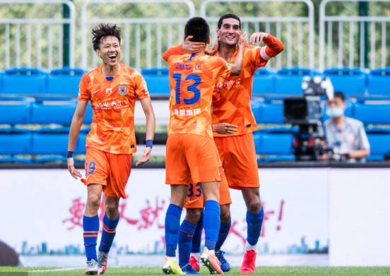 中超-鲁能3-2逆转大连 龙东建功费莱尼8分钟头球戴帽 中超-鲁能3-2逆转大连 龙东建功费莱尼8分钟头球戴帽