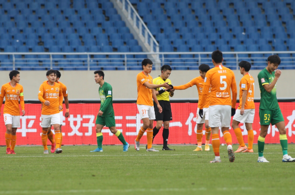 足协杯-卓尔3-0国安晋级四强 门将低级失误胡靖航推空门 足协杯-卓尔3-0国安晋级四强 门将低级失误胡靖航推空门