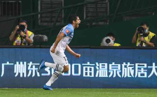 中超-广州城3-1重庆两江竞技取赛季首胜 吉列尔梅造3球 中超-广州城3-1重庆两江竞技取赛季首胜 吉列尔梅造3球