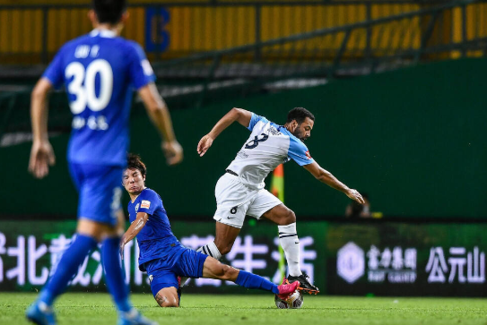 中超-广州城0-0闷平沧州雄狮 蒂亚戈失良机小将险破门 中超-广州城0-0闷平沧州雄狮 蒂亚戈失良机小将险破门