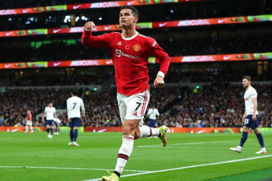 英超-曼联3-0热刺暂居第五 C罗传射卡瓦尼破门孙兴慜失单刀 英超-曼联3-0热刺暂居第五 C罗传射卡瓦尼破门孙兴慜失单刀