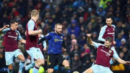 英超-曼联1-1闷平伯恩利 博格巴赛季首球C罗替补哑火 英超-曼联1-1闷平伯恩利 博格巴赛季首球C罗替补哑火