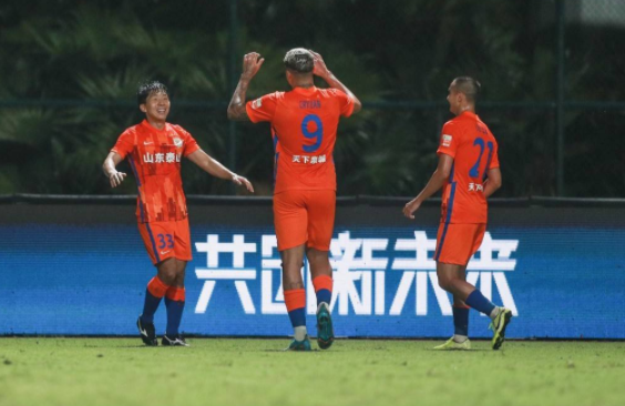 中超-泰山4-0亚泰 门将送礼金敬道莫伊塞斯建功 中超-泰山4-0亚泰 门将送礼金敬道莫伊塞斯建功