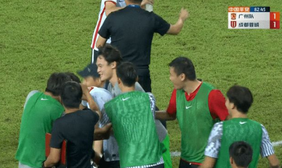 中超-成都蓉城2-1逆转广州 冯卓毅绝杀韦世豪破门费利佩传射建功 中超-成都蓉城2-1逆转广州 冯卓毅绝杀韦世豪破门费利佩传射建功