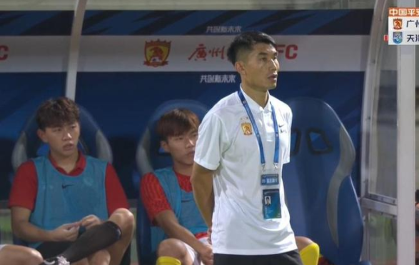 中超-广州0-0十人津门虎 贝里奇失点蒿俊闵替补首秀 中超-广州0-0十人津门虎 贝里奇失点蒿俊闵替补首秀
