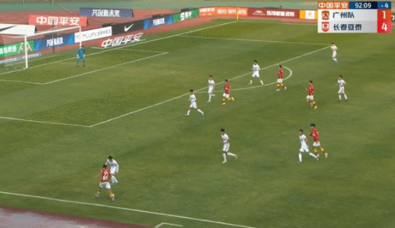 中超- 8冠王降级!广州队1-4惨负长春亚泰 提前1轮回中甲 中超- 8冠王降级!广州队1-4惨负长春亚泰 提前1轮回中甲